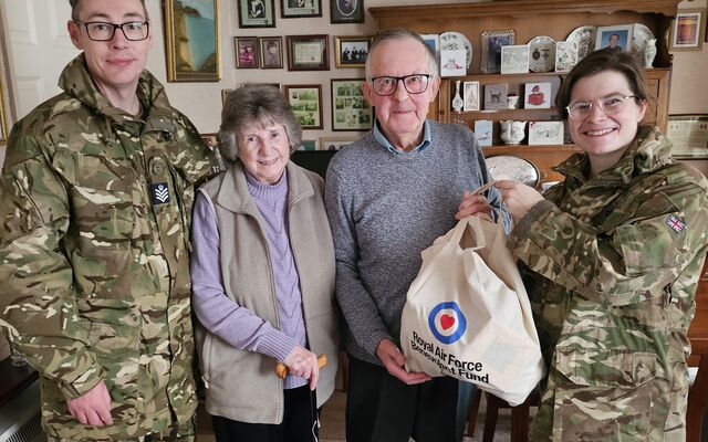 Jim Henderson and wife receiving hamper