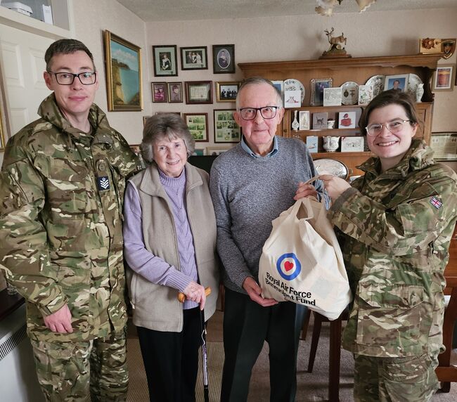 Jim Henderson and wife receiving hamper