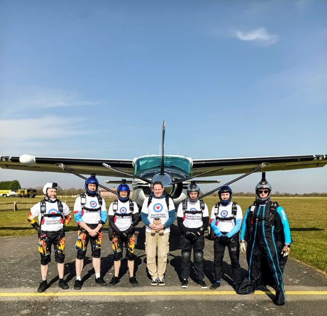 JSPCW parachutists in front of plane